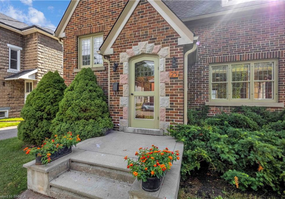 25-broadway-street-e-paris-ontario-40780695