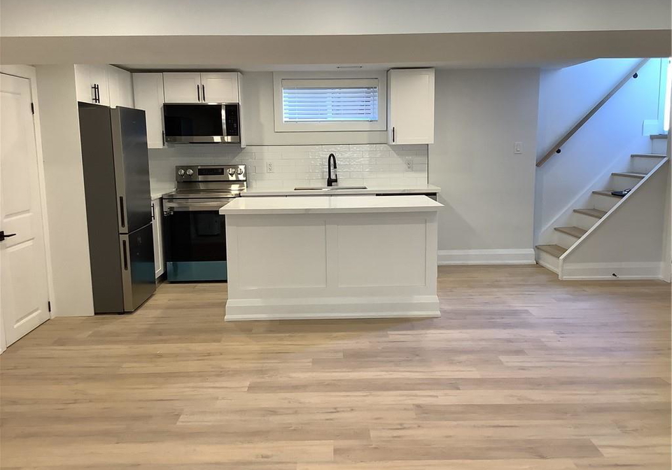 93-purdy-crescent-hamilton-ontario-40780772