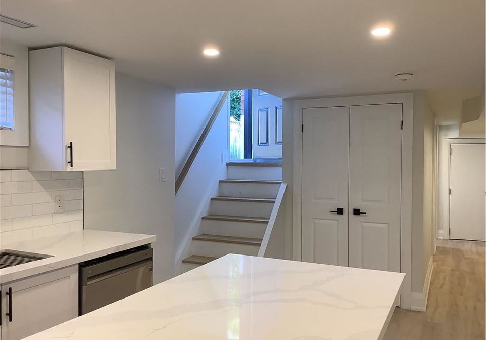 93-purdy-crescent-hamilton-ontario-40780772