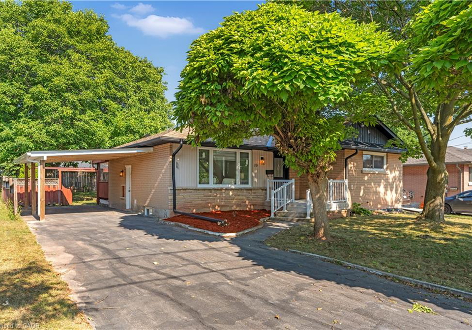 19-old-orchard-avenue-grimsby-ontario-40780838