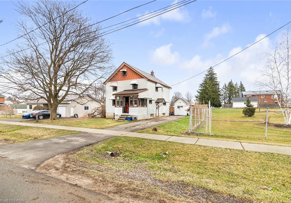 12-seneca-street-cayuga-ontario-40781045