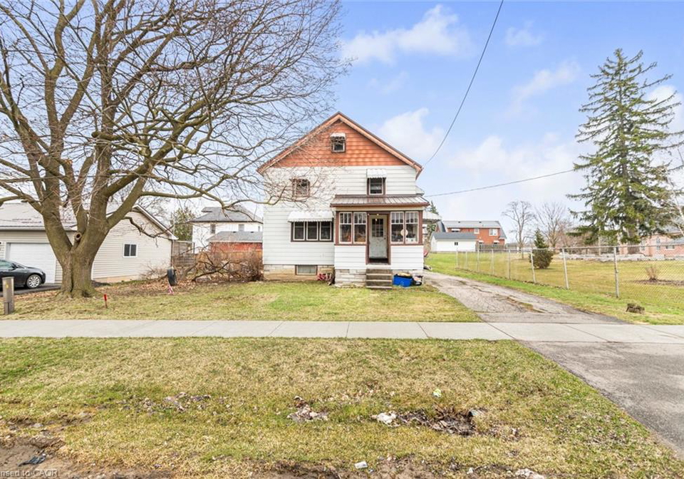 12-seneca-street-cayuga-ontario-40781045