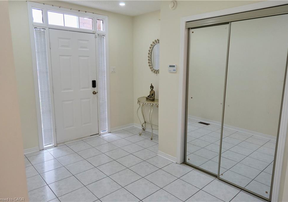 12-pacific-wind-crescent-brampton-ontario-40781130