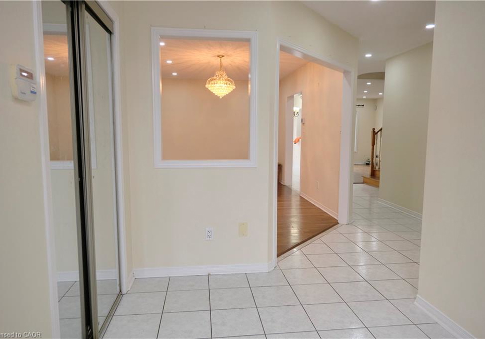 12-pacific-wind-crescent-brampton-ontario-40781130