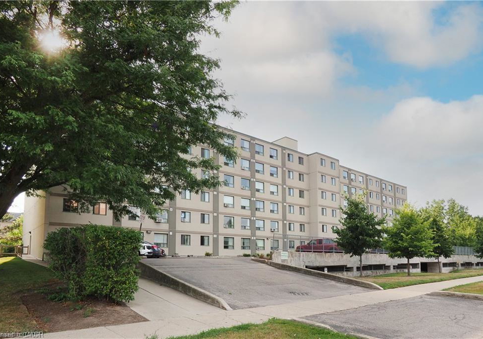 18-holborn-court-kitchener-ontario-40781331