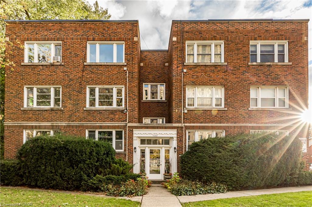 1253-main-street-w-hamilton-ontario-40781678