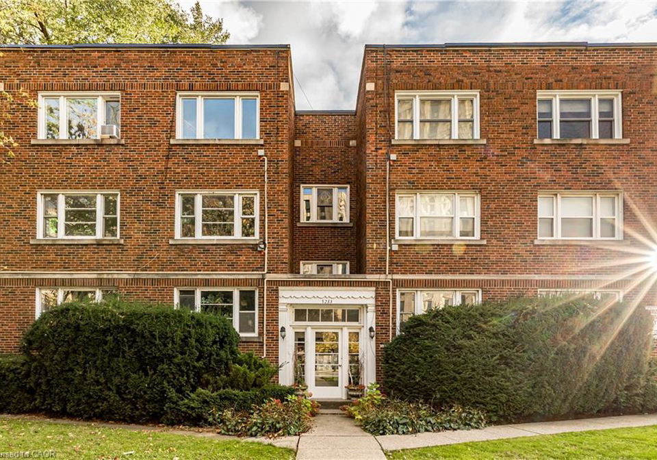 1253-main-street-w-hamilton-ontario-40781678