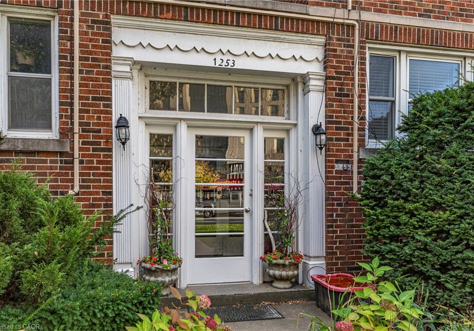 1253-main-street-w-hamilton-ontario-40781678