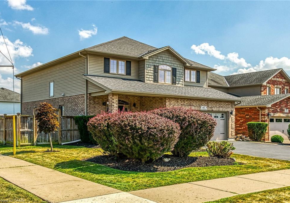 47-southwood-crescent-caledonia-ontario-40782076