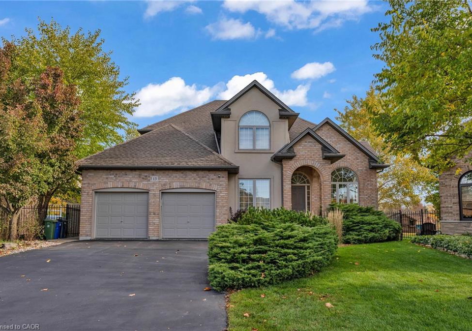 13-switzer-crescent-hamilton-ontario-40782188