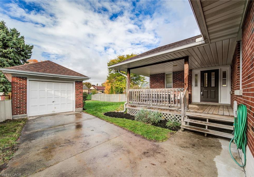 54-glendale-road-kitchener-ontario-40782285
