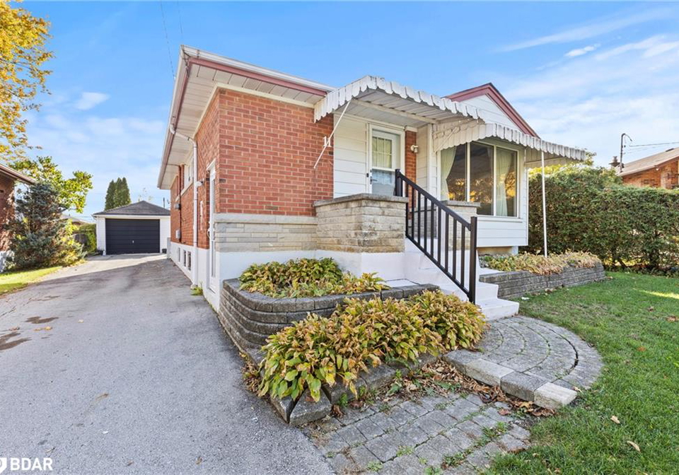 11-helga-court-hamilton-ontario-40782418