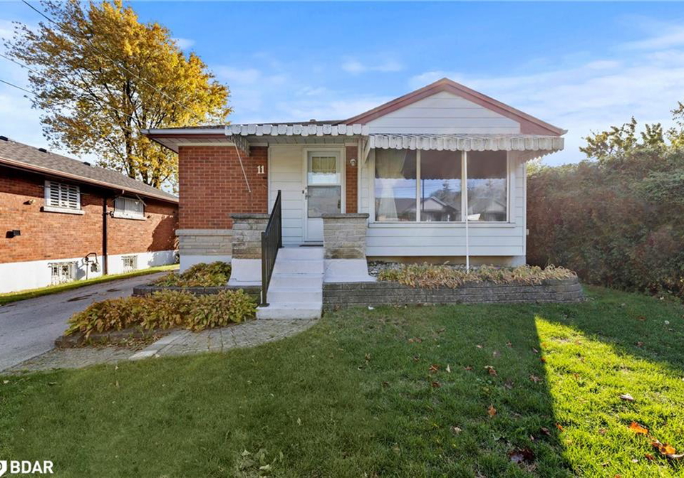 11-helga-court-hamilton-ontario-40782418