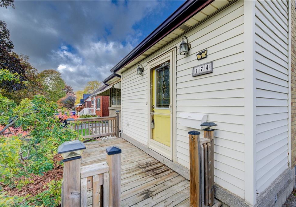 174-union-street-e-waterloo-ontario-40782562