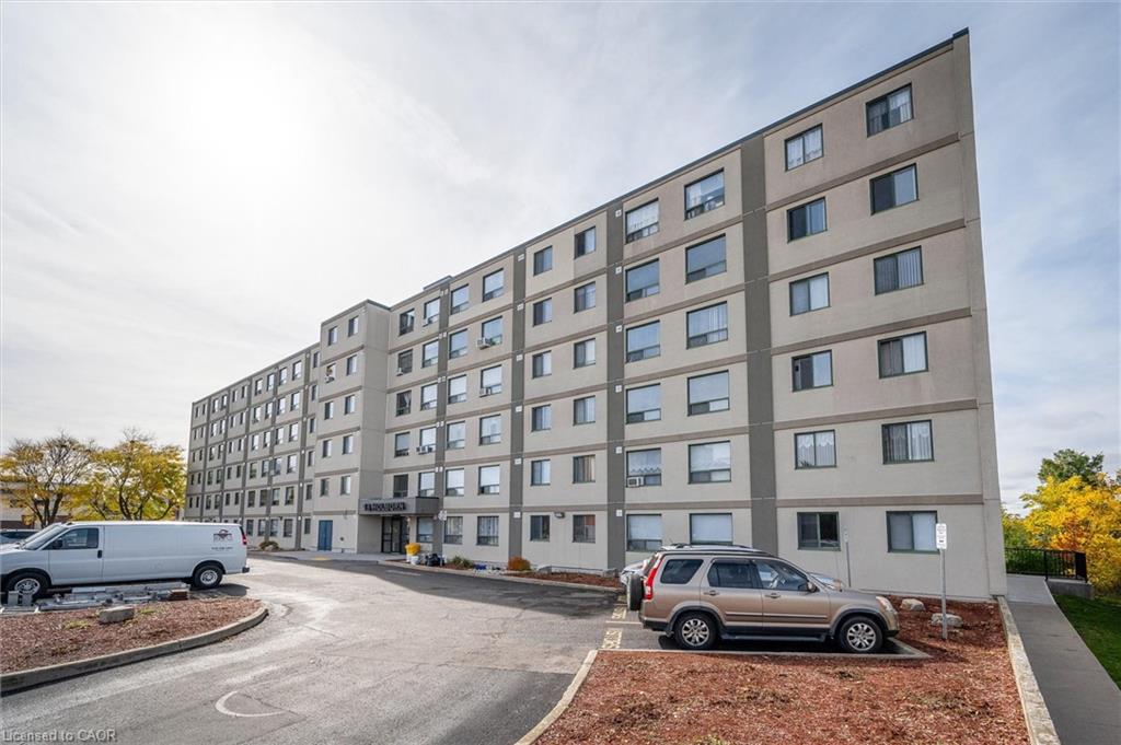 18-holborn-court-kitchener-ontario-40783741