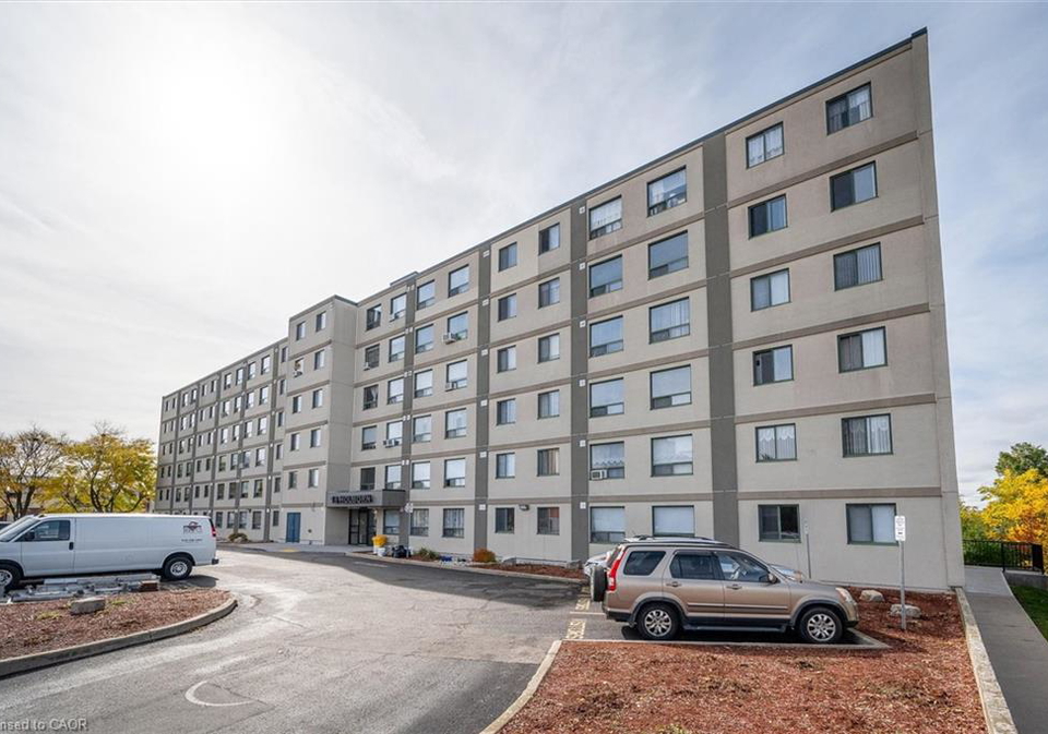 18-holborn-court-kitchener-ontario-40783741
