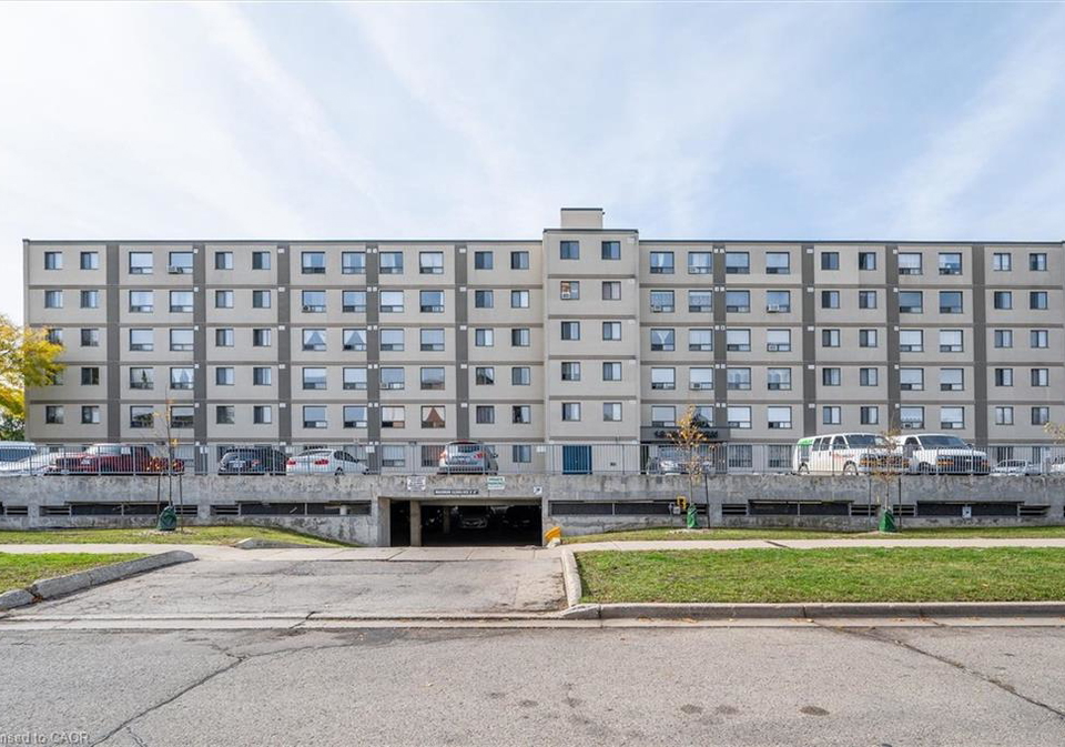 18-holborn-court-kitchener-ontario-40783741