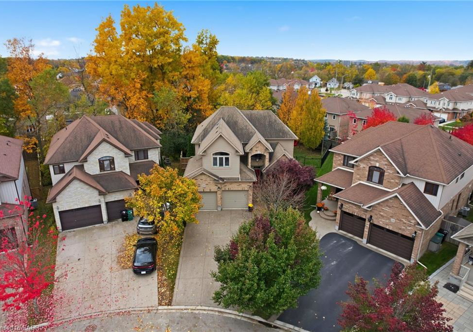 32-hinrichs-crescent-cambridge-ontario-40783768