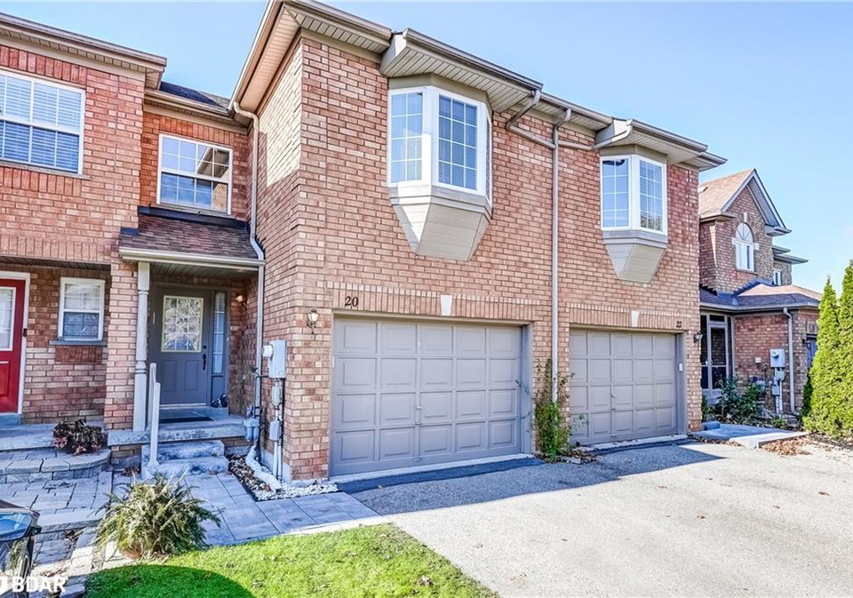 20-hawtin-trail-aurora-ontario-40783794