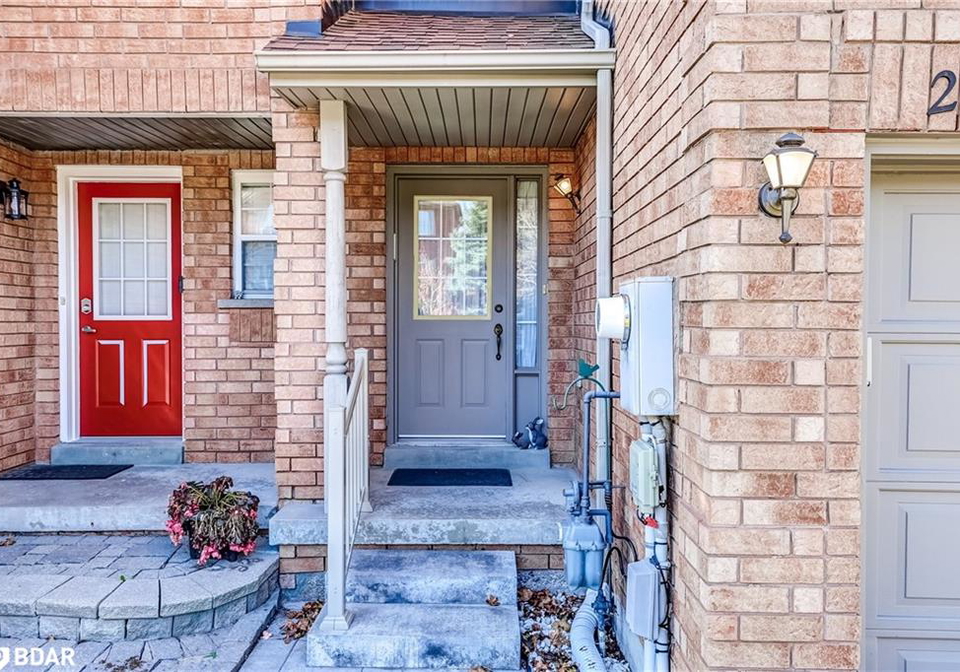 20-hawtin-trail-aurora-ontario-40783794
