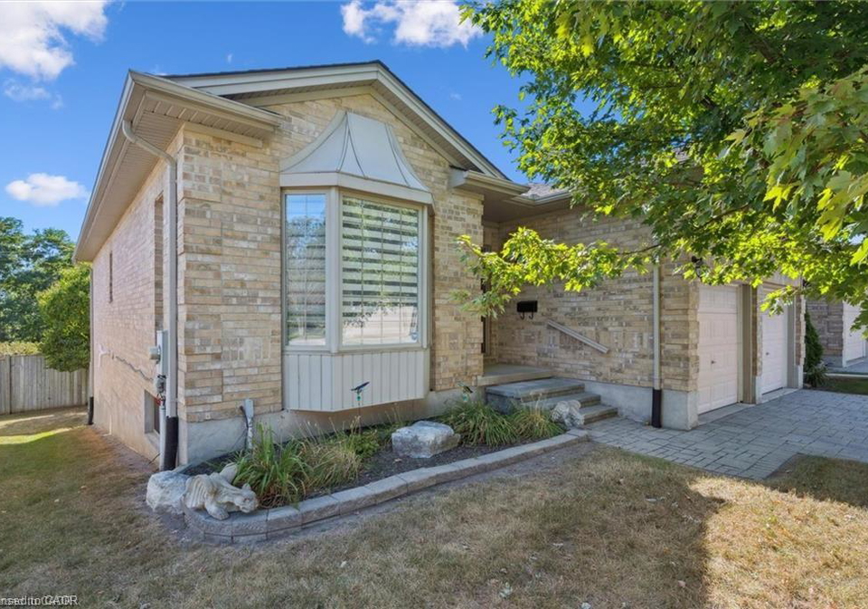 900-doon-village-road-kitchener-ontario-40783795