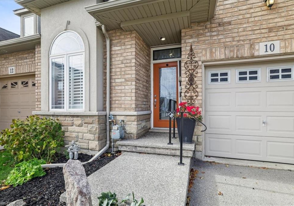 10-cornflower-crescent-hamilton-ontario-40783846