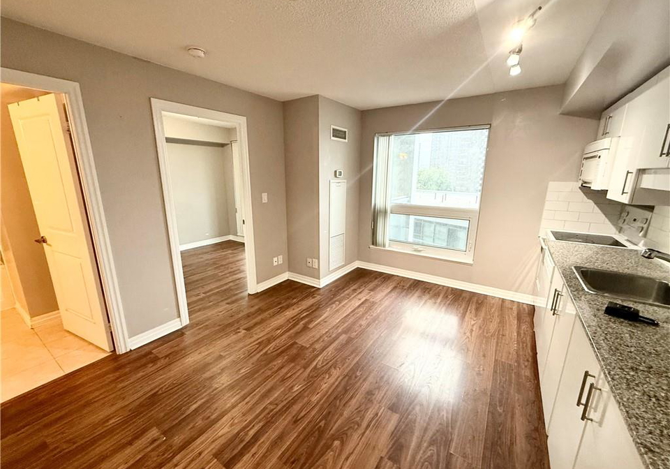 30-herons-hill-way-n-toronto-ontario-40783907