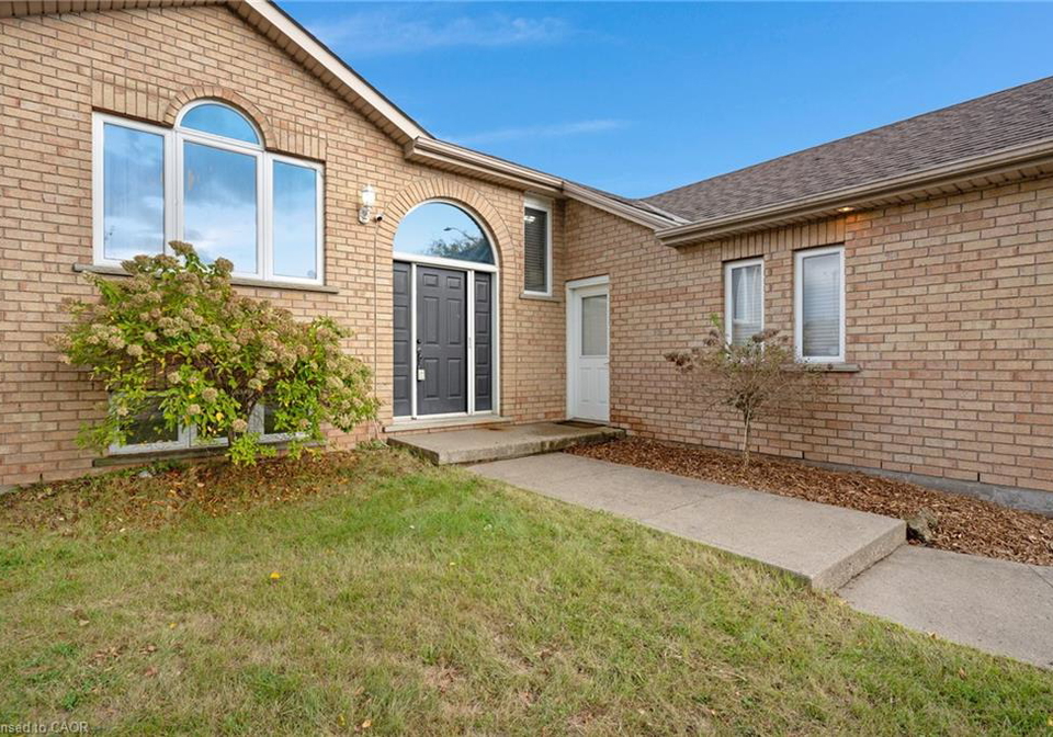 175-stirling-macgregor-drive-cambridge-ontario-40783982