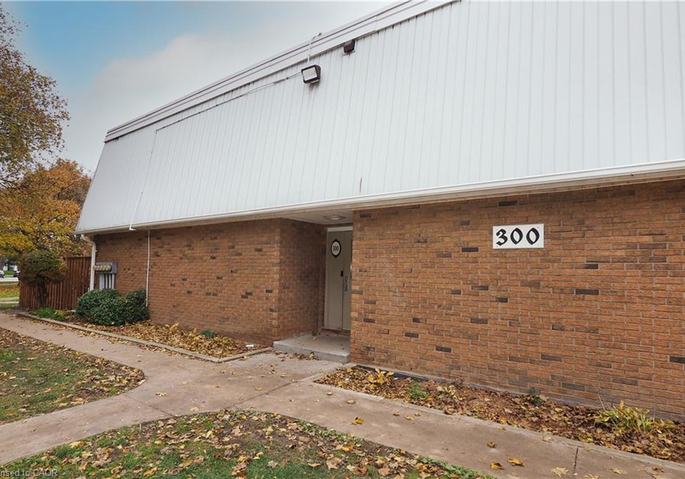 300-traynor-avenue-kitchener-ontario-40784016