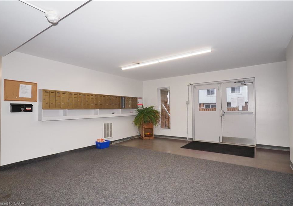 300-traynor-avenue-kitchener-ontario-40784016