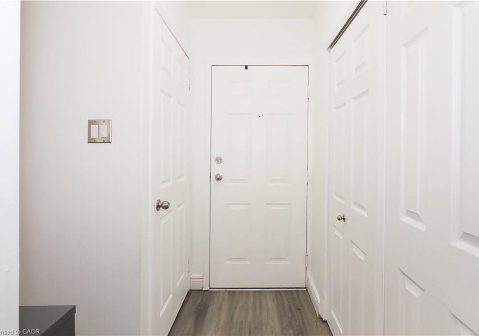 300-traynor-avenue-kitchener-ontario-40784016