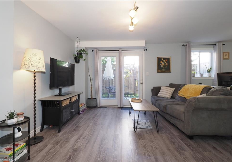 55-mooregate-crescent-kitchener-ontario-40784097