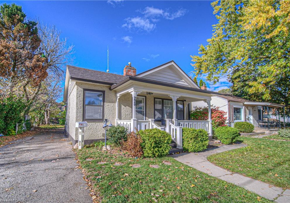 220-schlueter-drive-cambridge-ontario-40784247