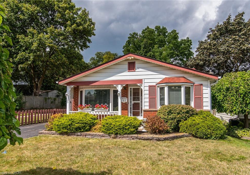 153-pinedale-drive-kitchener-ontario-40784259