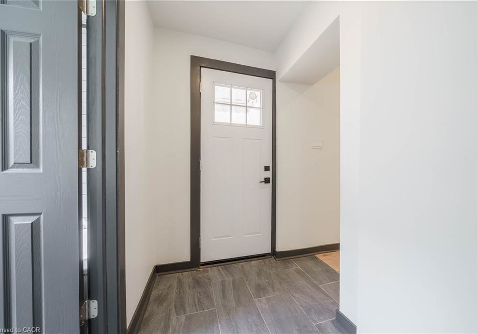 32-britannia-avenue-hamilton-ontario-40785029