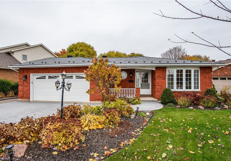 2-peregrine-crescent-elmira-ontario-40785142