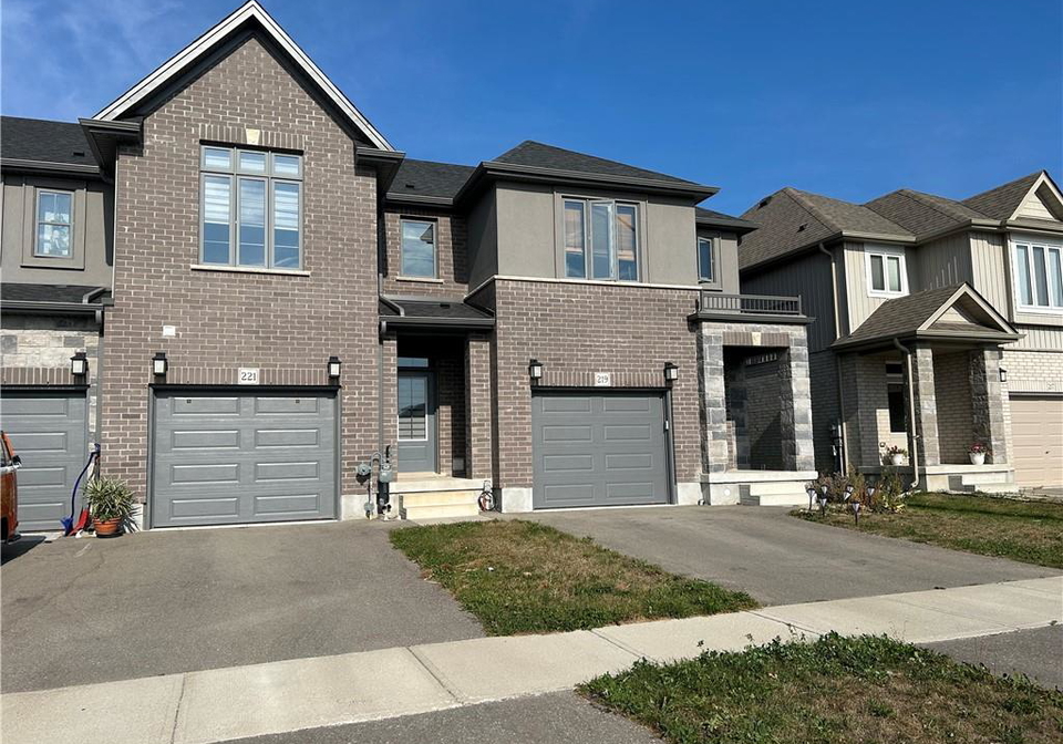 221-grandville-circle-paris-ontario-40785185