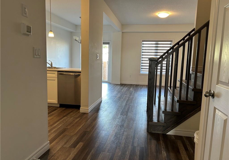 221-grandville-circle-paris-ontario-40785185