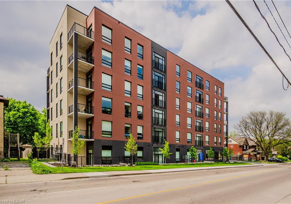 24-union-street-e-waterloo-ontario-40785225