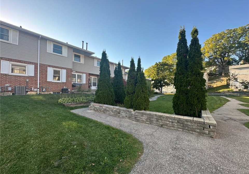 440-pioneer-drive-kitchener-ontario-40785285
