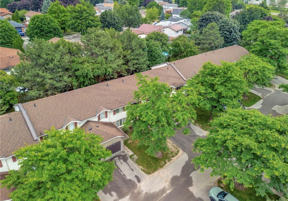 476-kingscourt-drive-waterloo-ontario-40785422
