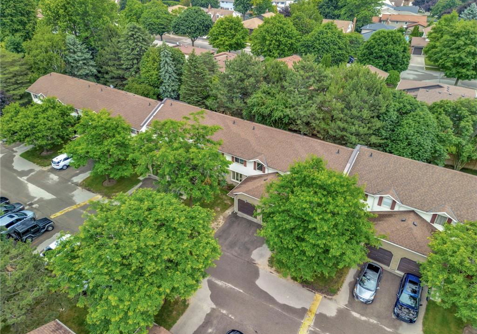 476-kingscourt-drive-waterloo-ontario-40785422