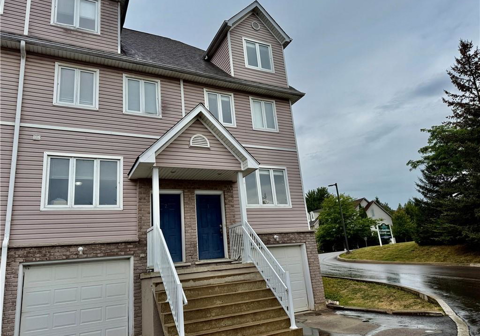 601-columbia-forest-boulevard-waterloo-ontario-40785621