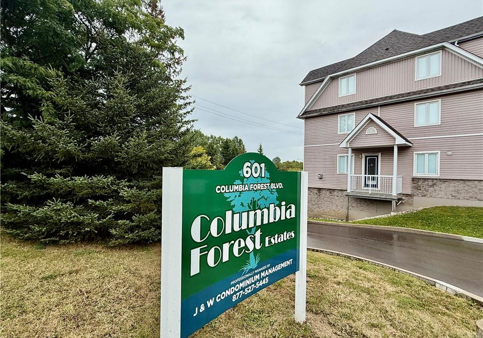 601-columbia-forest-boulevard-waterloo-ontario-40785621