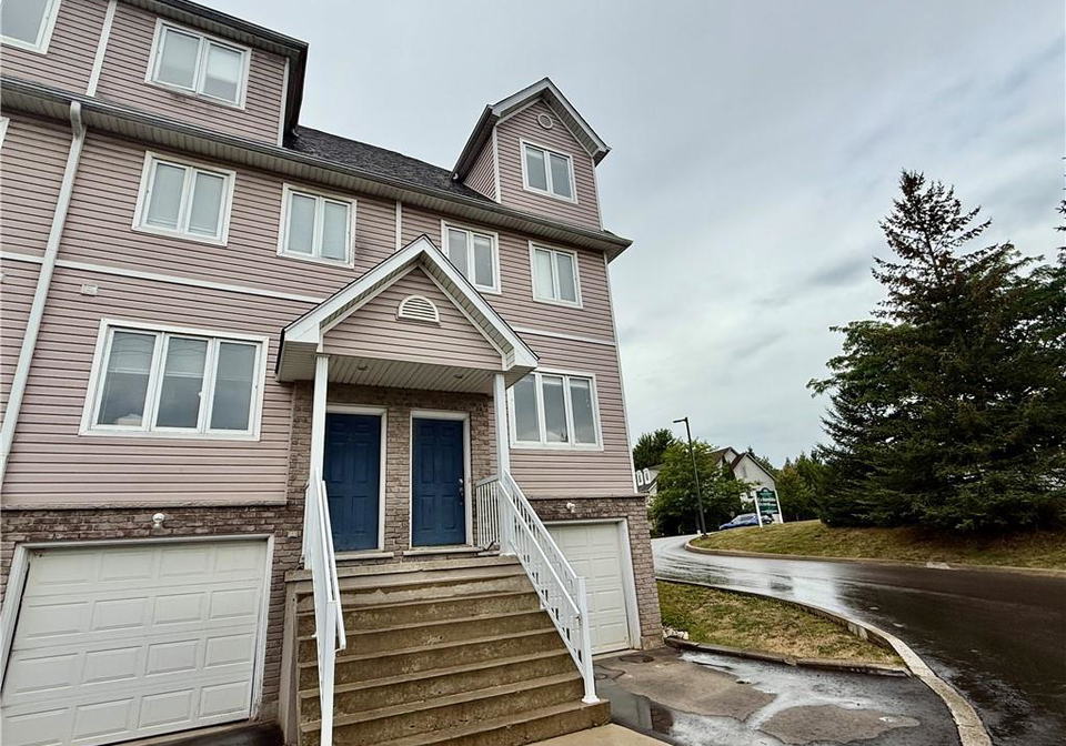 601-columbia-forest-boulevard-waterloo-ontario-40785621