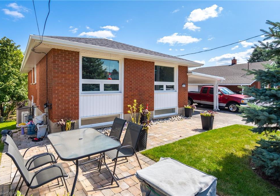 1067-bernhardt-street-cambridge-ontario-40785667