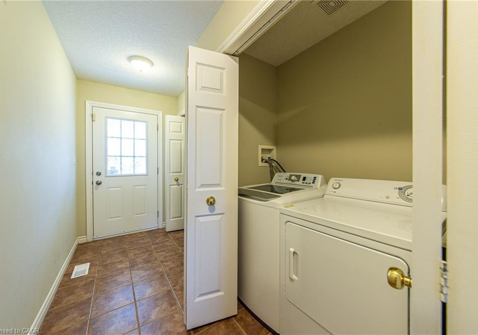 216-buttercup-court-waterloo-ontario-40786082