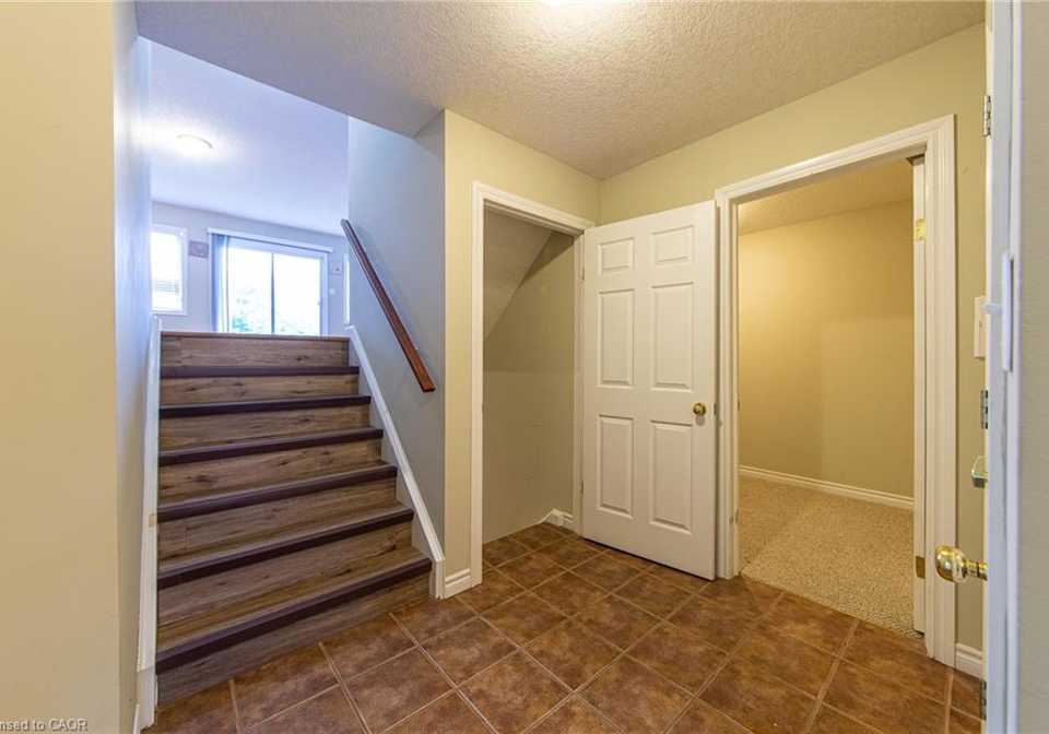216-buttercup-court-waterloo-ontario-40786082