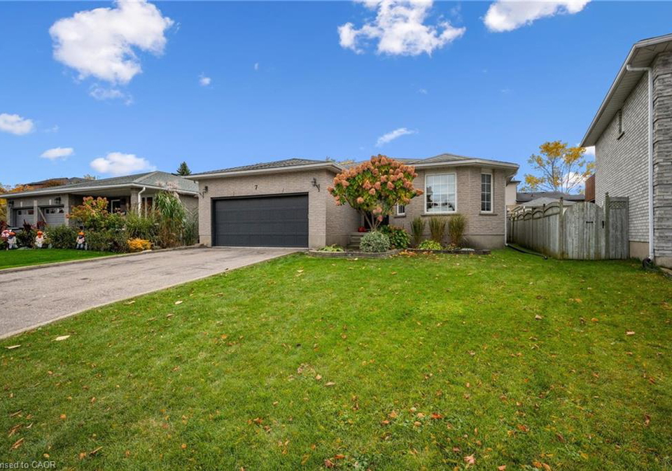 7-peter-court-cambridge-ontario-40786143