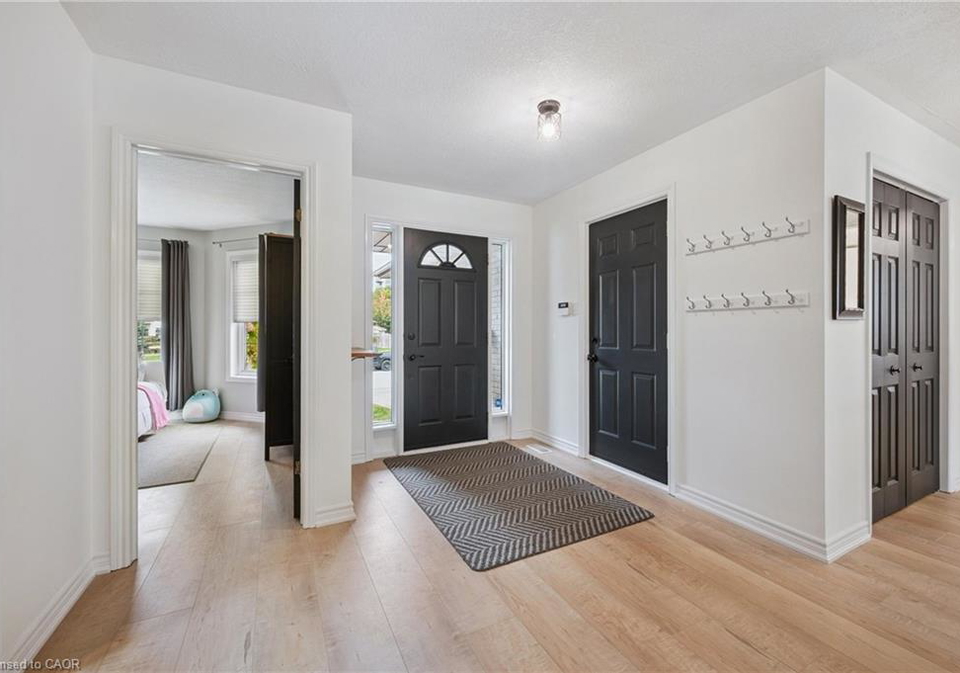 7-peter-court-cambridge-ontario-40786143